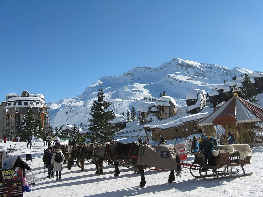  Sledging in Avoriaz, licensed under CC0 1.0.