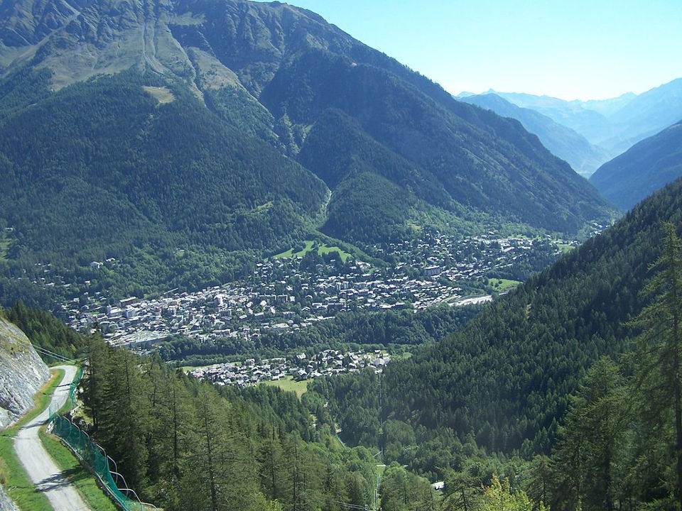 View on Courmayeur, Aosta Valley, Italy. Author X-Weinzar, licensed under CC BY-SA 3.0, photo source @commons.wikimedia.org