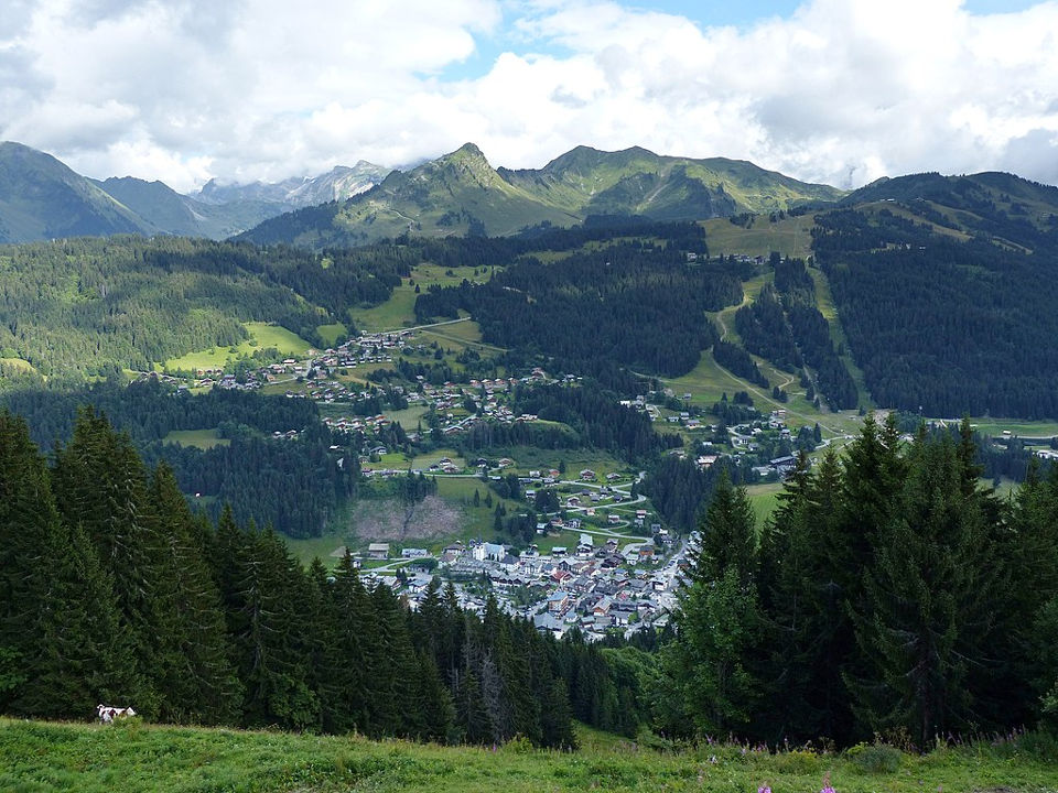Les Gets, author Jjt.pub, licensed under CC BY-SA 3.0, photo source @commons.wikimedia.org
