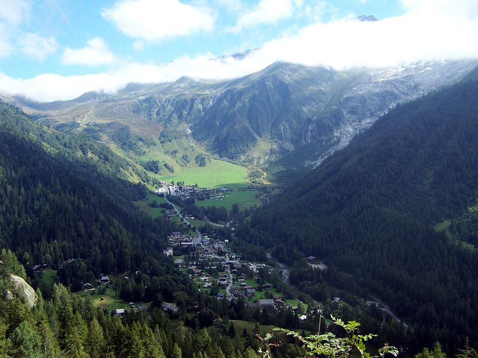 Montroc - Le Tour, hamlets of Chamonix, author X-Weinzar, licensed under CC BY-SA 3.0, photo source @commons.wikimedia.org