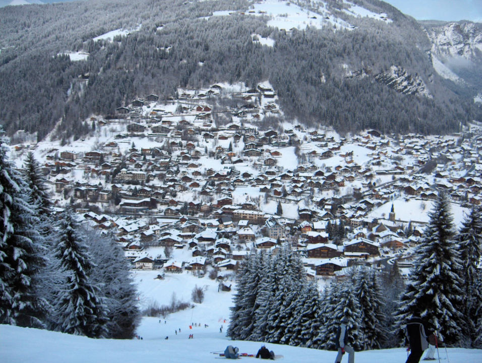 Morzine, author Joe Shlabotnik, licensed under CC BY-SA 2.0, photo source @flick.com