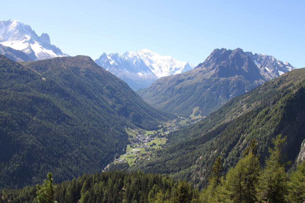 Looking down the Vallorcine Valley towards Mont Blanc, author Richard Allaway, licensed under CC BY 2.0, photo source @flickr.com