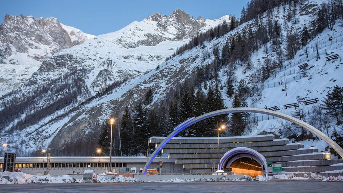 Eviter Tunnel Mont Blanc Tunnel Du Mont Blanc Ferm YZIP Eviter Tunnel Mont Blanc Tunnel Du Mont Blanc Ferm YZIP