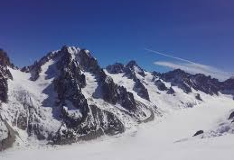 Un alpiniste perd la vie en portant secours à 2 personnes à l’aiguille d’Argentière 