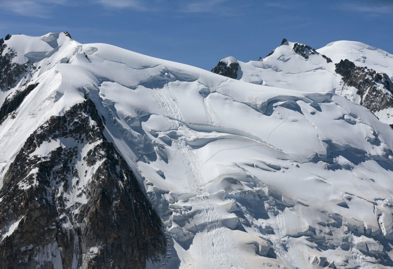Avalanche au Mont Blanc: un mort et quatre blessés