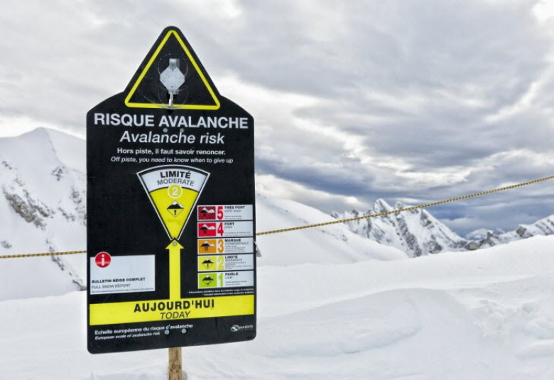 Alalanche risk indicator in Chamonix shows risk to be high 4/5