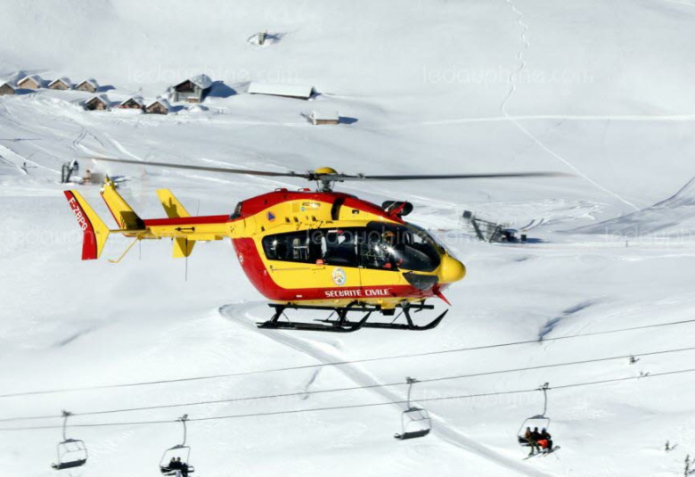 Skier in serious condition after 200 meter fall on the Grands Montets 27 Dec 2023