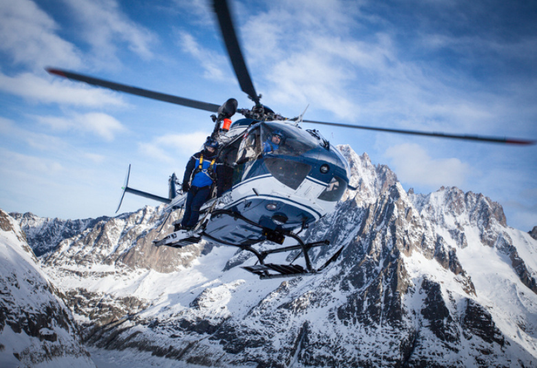 Helicopter attending an incident on Les Grands Montets