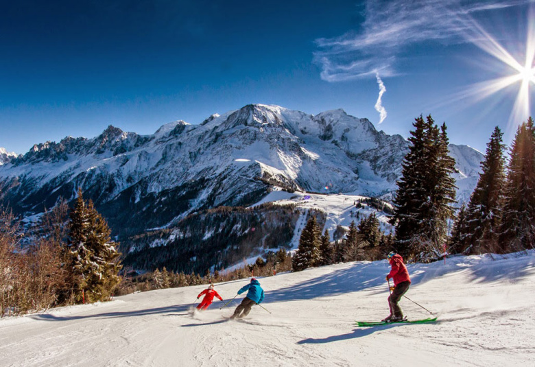 private ski instructor with 2 clients on piste les houches