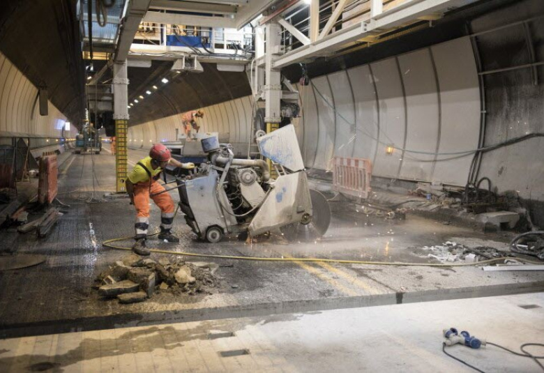 in the autuem of 2024 the Mont Blanc tunnel closes for structual maintenance