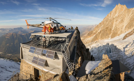 Refuge Grands Mulets in Chamonix helicopter on roof pad