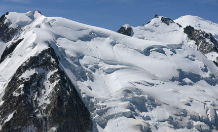 Avalanche au Mont Blanc: un mort et quatre blessés