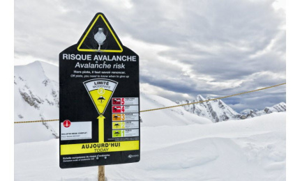 Alalanche risk indicator in Chamonix shows risk to be high 4/5