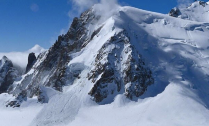 Chute de sérac sur le Mont Blanc du Tacul . Photo @ Compagnie du Mont Blanc
