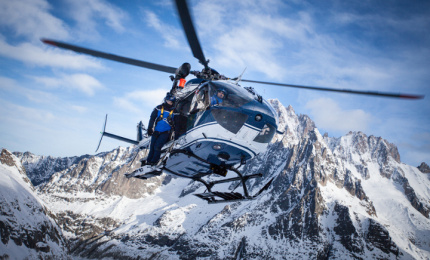 Helicopter attending an incident on Les Grands Montets