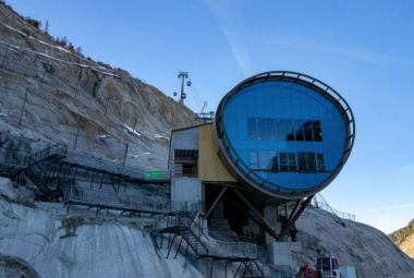 nouvelle télécabine du Montenvers et le glacier de la Mer de Glace