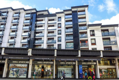 Snell Sports à Chamonix Vitrines du Magasin