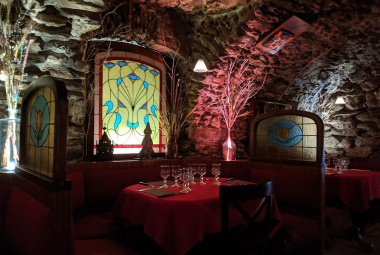 Restaurant Le Caveau Chamonix interior