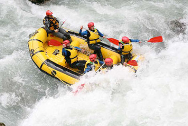 yellow rafting chamonix