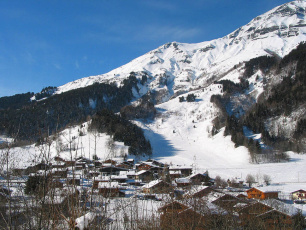 Les Contamines-Montjoie, author Jean-Pol Grandmont, licensed under CC BY-SA 3.0, photo source @commons.wikimedia.org