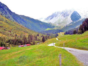 Chalets de la Rollaz in Les Contamines-Montjoie, author Espirat, licensed under CC BY-SA 4.0, photo source @commons.wikimedia.org Chalets de la Rollaz in Les Contamines-Montjoie, author Espirat, licensed under CC BY-SA 4.0, photo source @commons.wikimedia.org