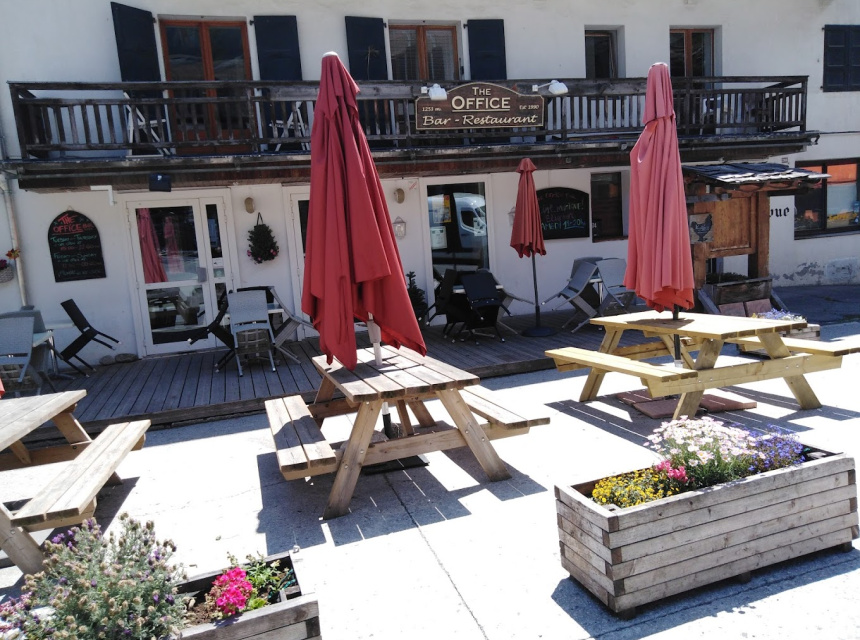 The Office Après Ski Sports Bar