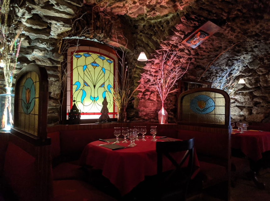 Restaurant Le Caveau Chamonix interior