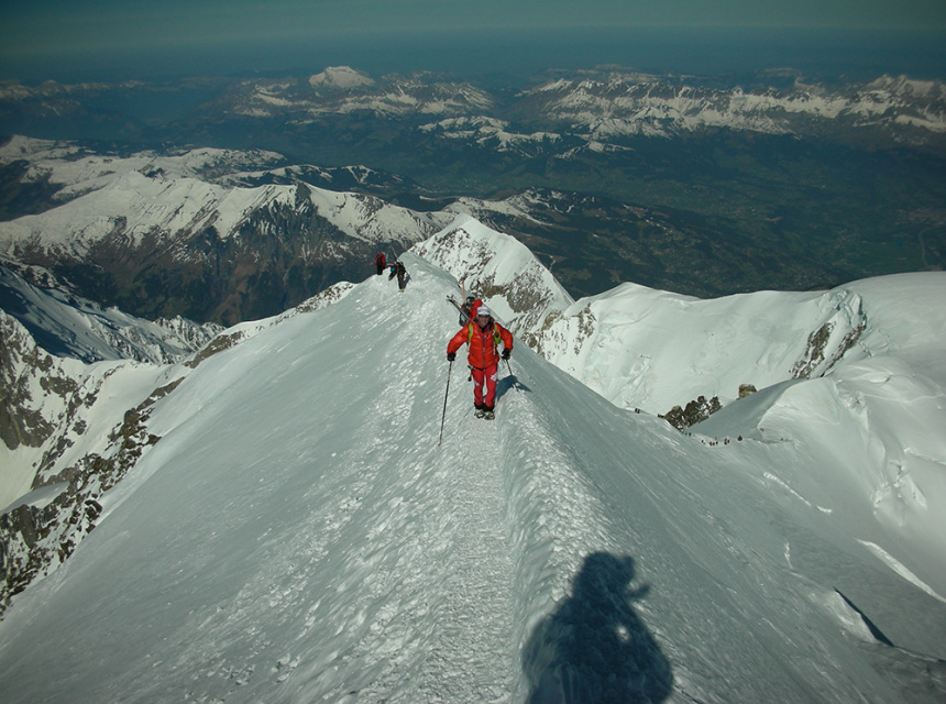 The Bosses Ridge, the last steps before reachind the summit of Mont Blanc