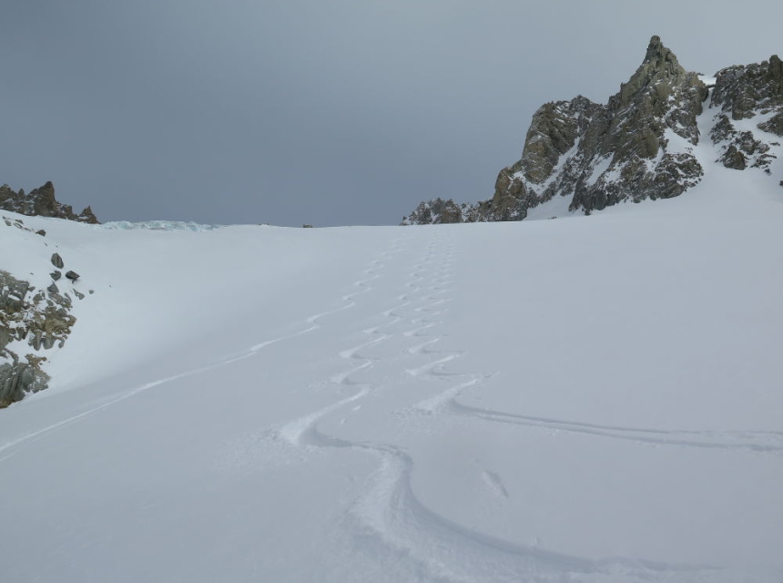 Skis passed on new snow, Chamonix, photo @ http://www.savoie-mont-blanc.com/